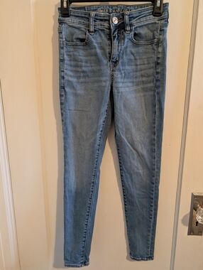 American Eagle Outfitters Medium Wash Skinny Jeans Size 2